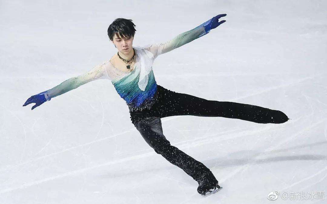 足球联赛状态高亢，球员卓越技艺闪耀夺目！的简单介绍