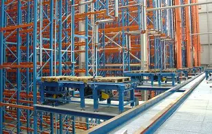 库里回归赛场，突破纪录首场状态亮眼，公牛观众沸腾！